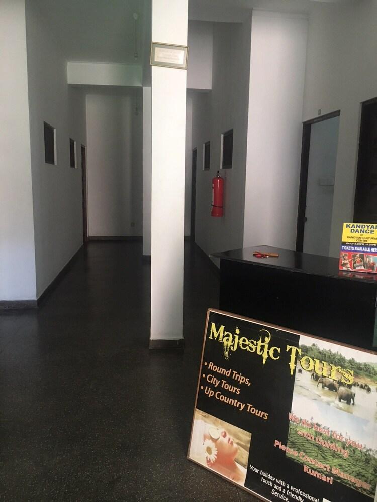 Majestic Tourist Hotel Канди Экстерьер фото